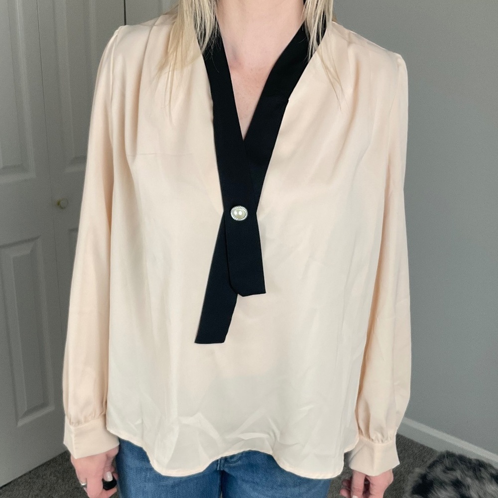 Cute Blouse with Button - Picture 1 of 3